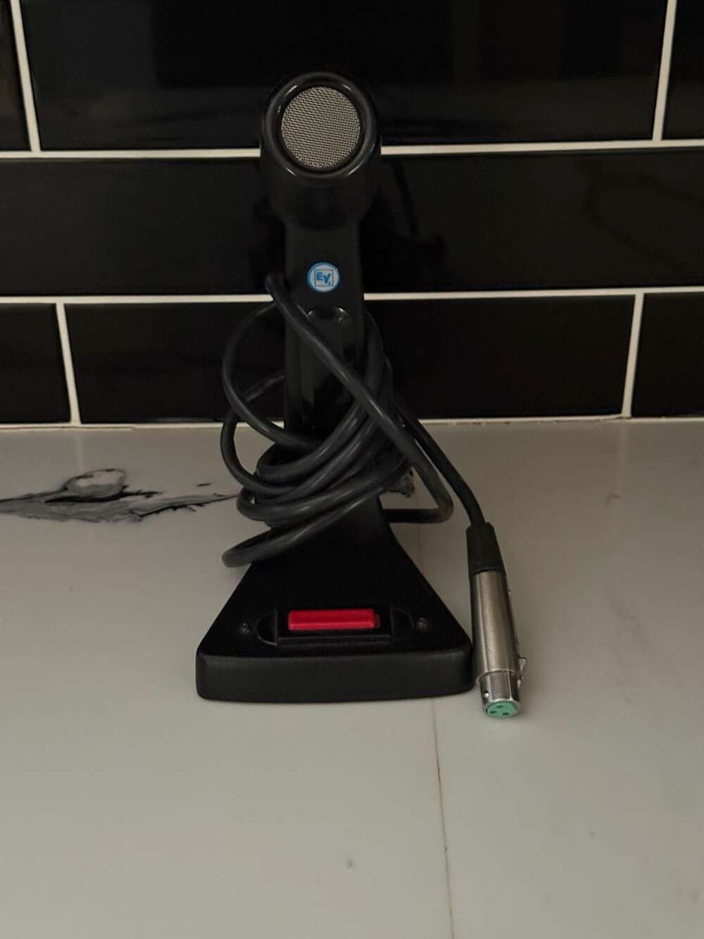 Electro-Voice US621L Dynamic Low-Impedance Desktop Base Station Microphone